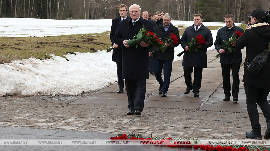 Александр Лукашенко в мемориальном комплексе "Хатынь", 22 марта 2023 года