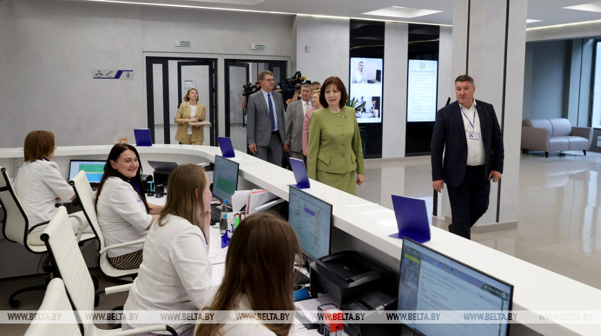 Наталья Кочанова во время посещения медицинского центра "Горизонт"