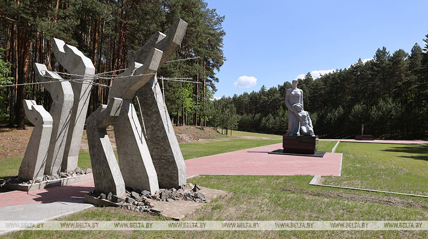 Мемориальный комплекс "Жертвам холокоста" в урочище Стасино. Фото из архива
