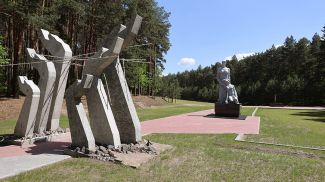 Мемориальный комплекс &quot;Жертвам холокоста&quot; в урочище Стасино. Фото из архива