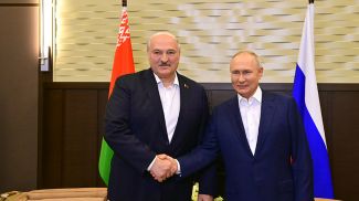 Александр Лукашенко и Владимир Путин во время встречи в Сочи 15 сентября
