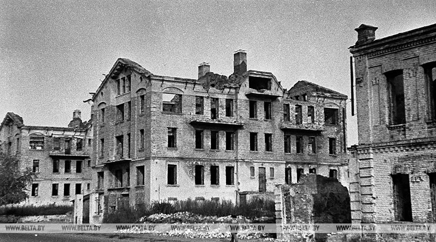 Так выглядели дома на улице Комсомольской в Гомеле после изгнания фашистов, ноябрь 1944 года