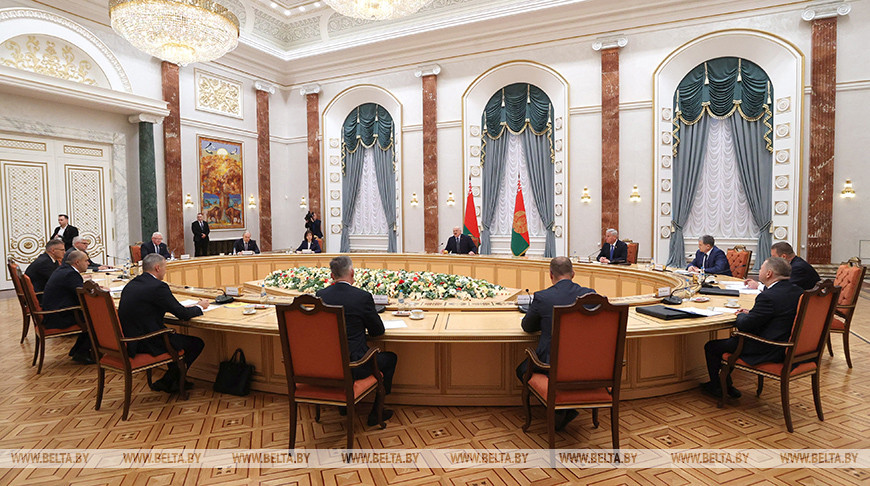 Александр Лукашенко встретился 10 ноября с руководителями политических партий