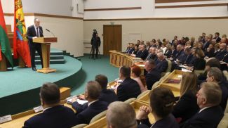 Выступает председатель Могилевского облисполкома Анатолий Исаченко