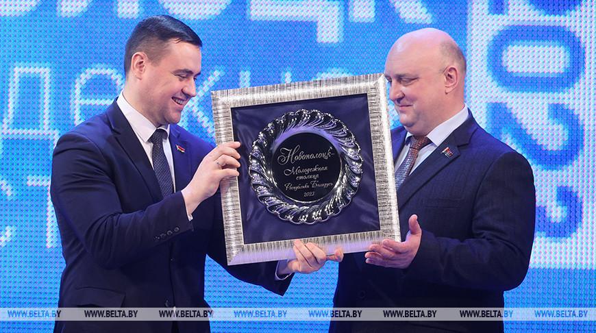 Министр образования Андрей Иванец и председатель Новополоцкого горисполкома Дмитрий Демидов