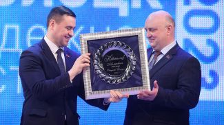 Министр образования Андрей Иванец и председатель Новополоцкого горисполкома Дмитрий Демидов