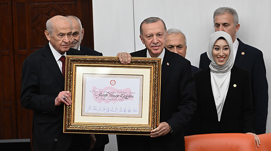 Реджеп Тайип Эрдоган (в центре). Фото Агентства Анадолу
