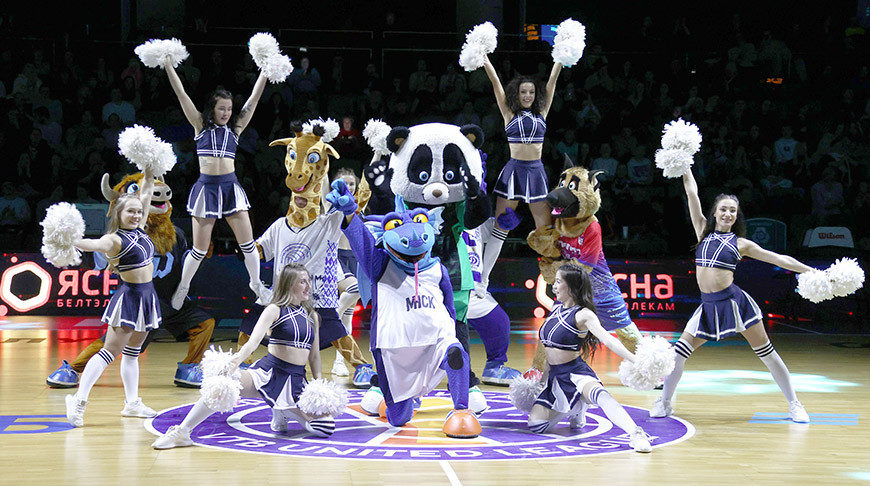 Группа поддержки БК "МИНСК" и маскоты белорусских баскетбольных клубов. Фото из архива