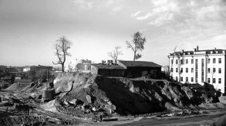 Декабрь 1949 года. Вид на строительство улицы Советской между Центральной площадью и штабом ВВС