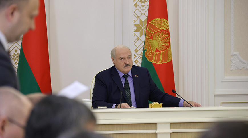 Президент Беларуси Александр Лукашенко во время совещания с руководством Совета Министров