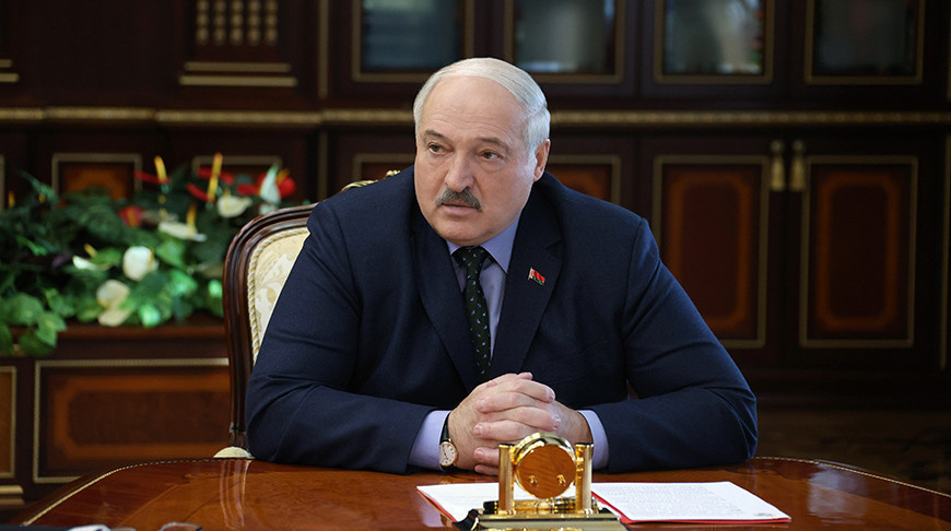 Александр Лукашенко во время встречи с Валерием Мицкевичем