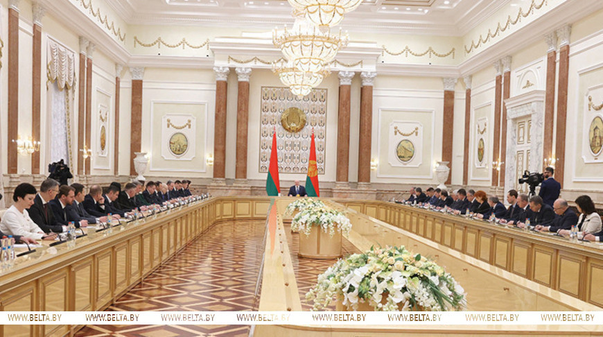 Александр Лукашенко во время встречи с членами Республиканского совета ректоров учреждений высшего образования