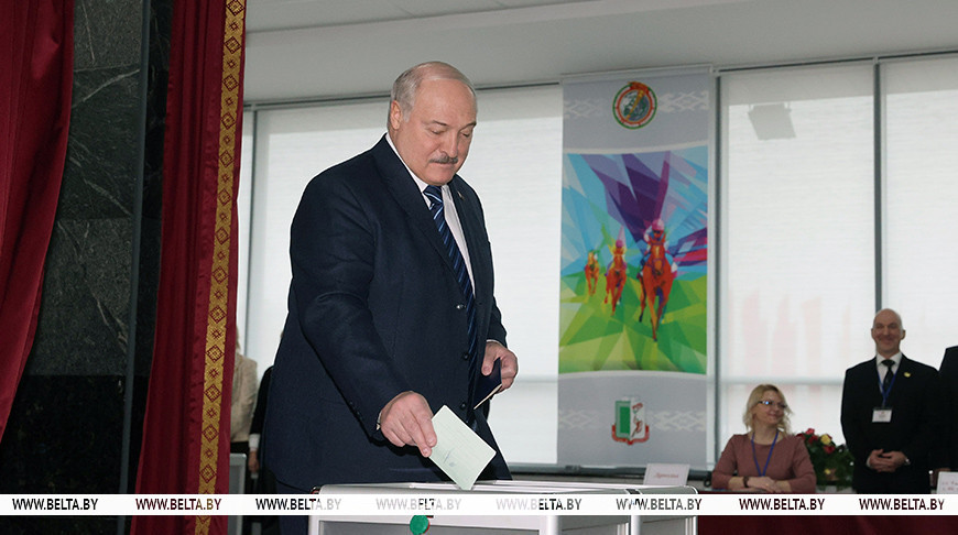 Лукашенко на избирательном участке: голосую за профессионализм и преданность белорусскому народу