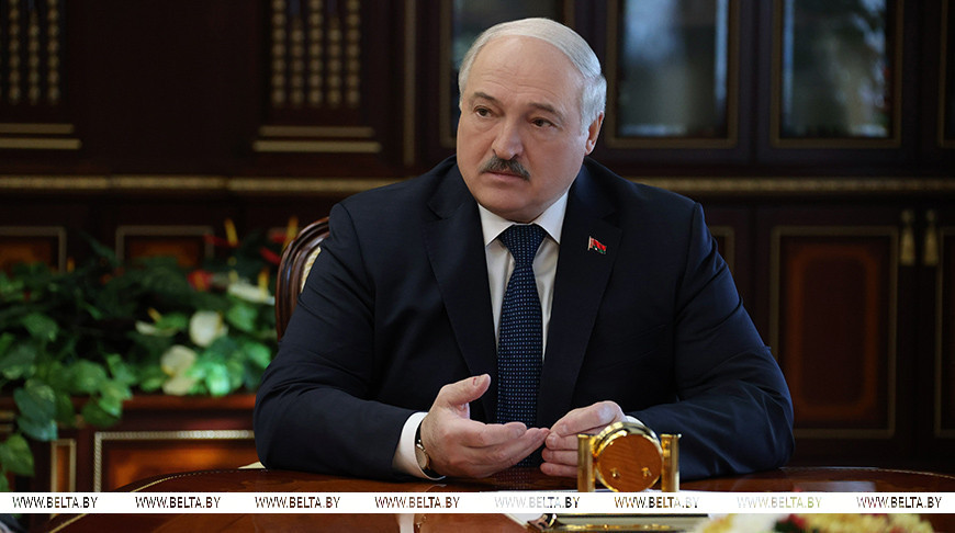 Александр Лукашенко во время встречи с Натальей Кочановой