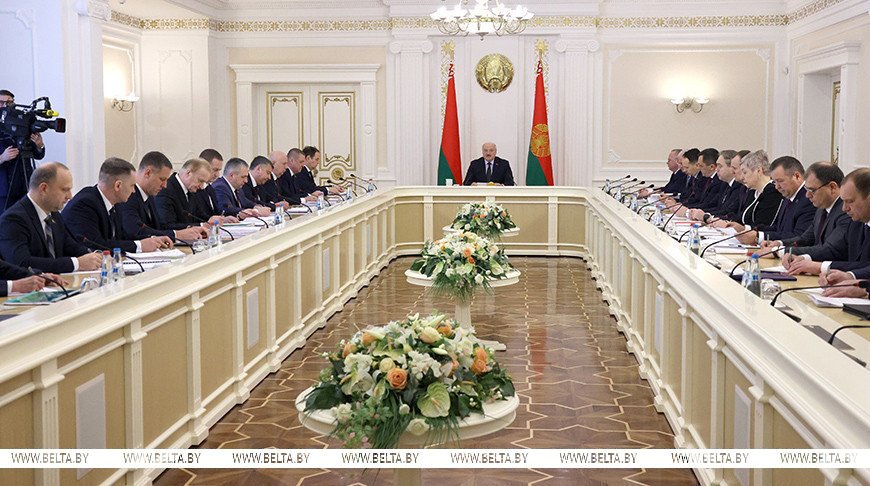 Александр Лукашенко во время совещания о состоянии и развитии минерально-сырьевой базы республики, наращивании геологоразведочных работ, в том числе по углеводородному сырью