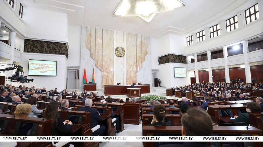 Александр Лукашенко во время встречи с депутатами Палаты представителей и членами Совета Республики Национального собрания седьмого созыва