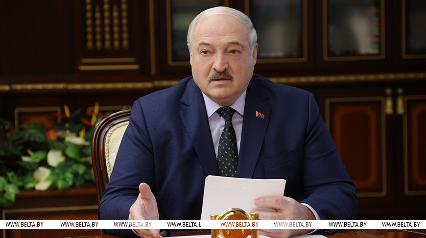 Александр Лукашенко во время совещания по поводу подготовки к проведению первого заседания седьмого Всебелорусского народного собрания