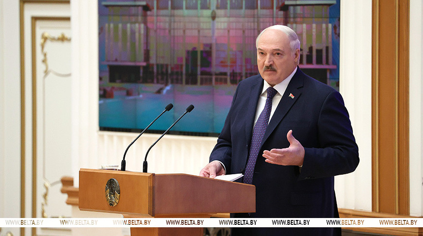 Президент Беларуси Александр Лукашенко 9 апреля во Дворце Независимости собрал большое совещание на тему состояния и задач развития промышленности