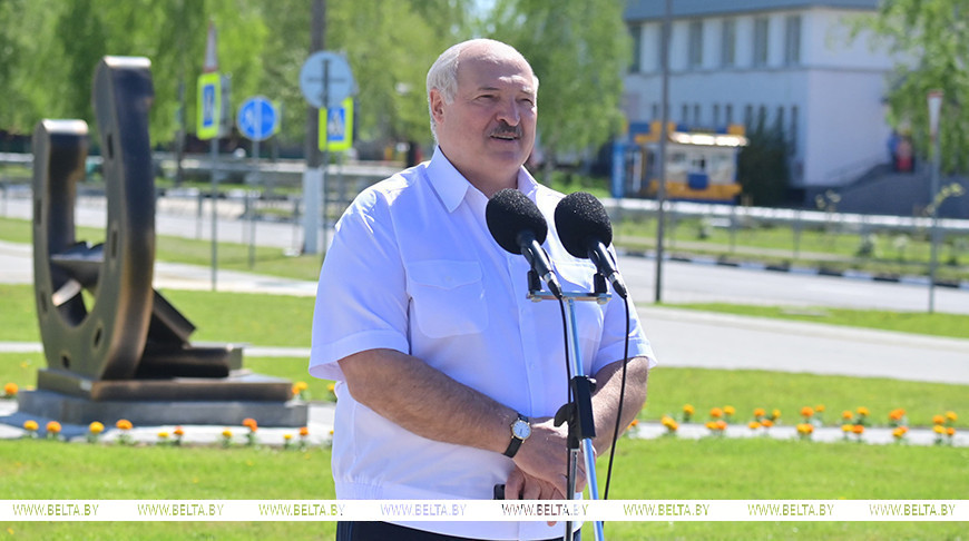 Александр Лукашенко во время встречи с жителями Костюковичей