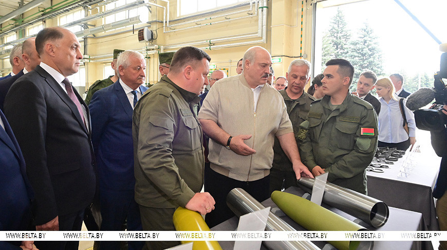Александр Лукашенко посетил завод "Легмаш" в Орше