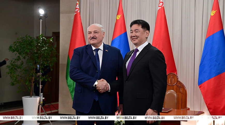 Александр Лукашенко и Ухнаагийн Хурэлсух