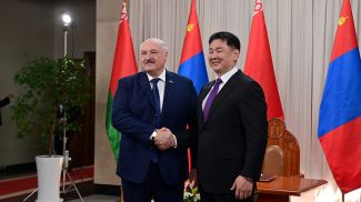 Александр Лукашенко и Ухнаагийн Хурэлсух