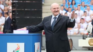 Александр Лукашенко во время церемонии открытия стадиона, июнь 2018 года