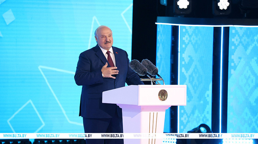 Александр Лукашенко во время церемонии открытия фестиваля