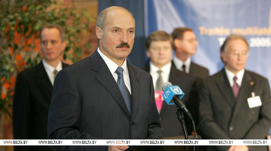 Александр Лукашенко во время выступления на специальном пленарном заседании высокого уровня 60-й сессии Генеральной Ассамблеи ООН, 2005 год