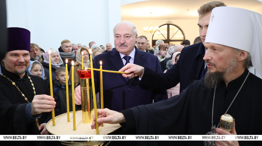 Александр Лукашенко в светлый праздник Рождества Христова посетил храм Святого пророка Иоанна Предтечи, который расположен в агрогородке Шершуны Минского района, 7 января 2024 года