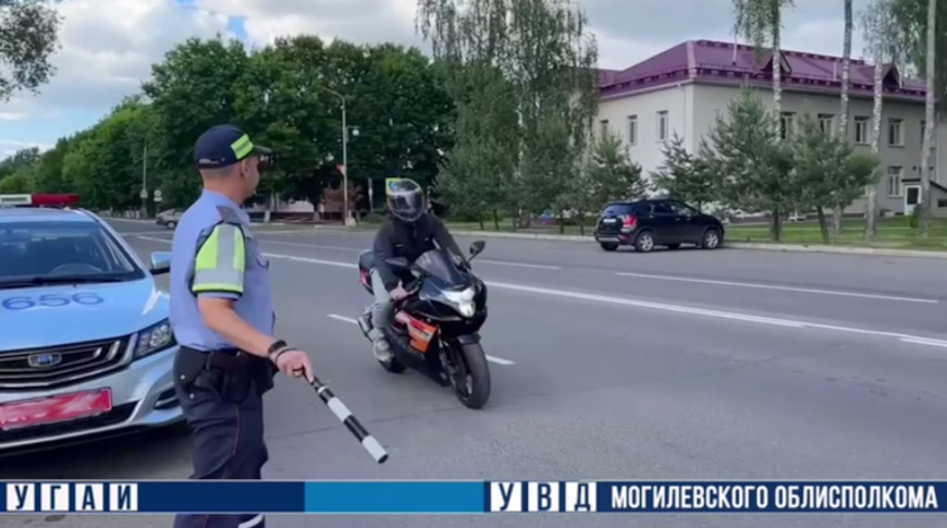 Появилось видео смертельного ДТП с мотоциклистом на проспекте Революции | yarpotolok.ru