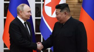 Владимир Путин и Ким Чен Ын. Фото РИА Новости / POOL