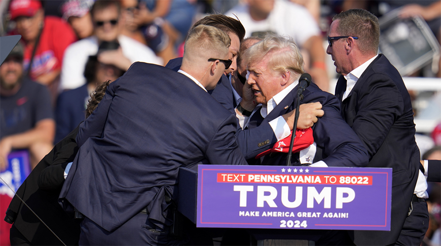 Во время покушения на Дональда Трампа. Фото AP Photo