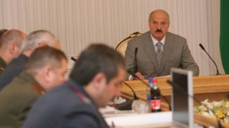 Александр Лукашенко во время совещания, 2008 год