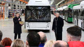 Александр Лукашенко во время посещения Минского автозавода, январь 2025 года