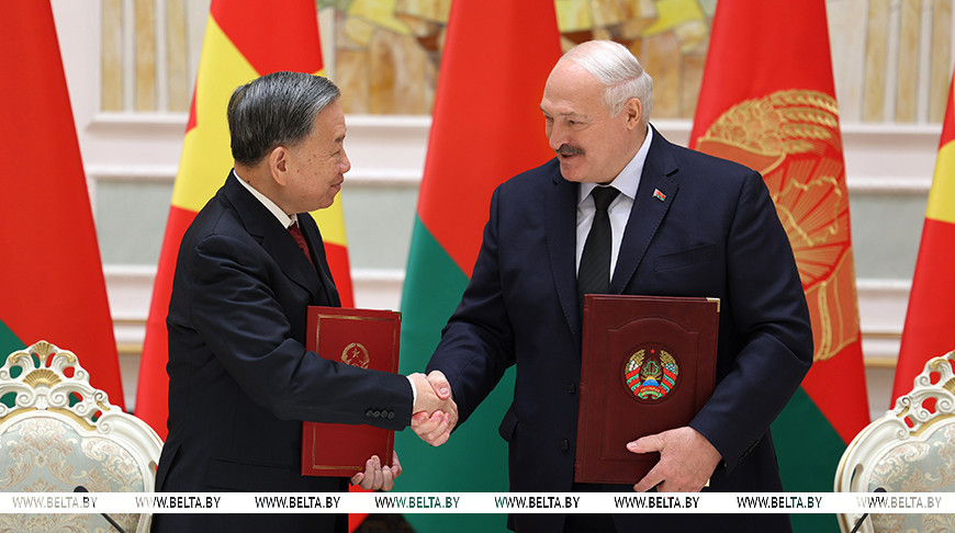 То Лам и Александр Лукашенко