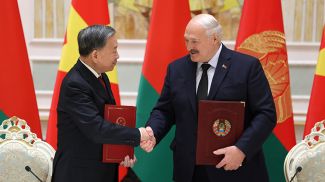 То Лам и Александр Лукашенко