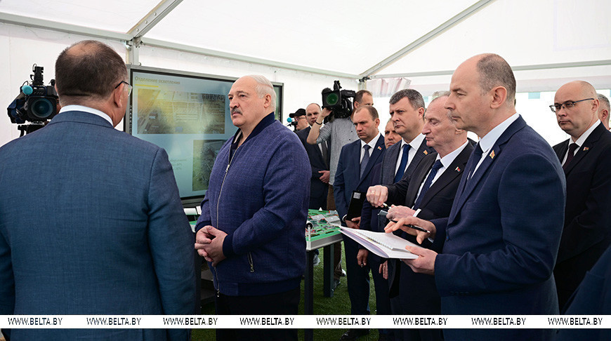 Александр Лукашенко во время посещения горно-обогатительного комплекса (ГОК) в Любанском районе, расположенного на калийном месторождении в Минской области