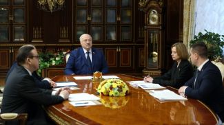 Александр Лукашенко во время доклада по вступительной кампании