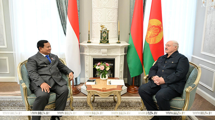 Александр Лукашенко во время встречи с Президентом Индонезии Правобо Субианто