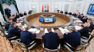 Александр Лукашенко во время селекторного совещания по вопросам уборочной кампании 2025 года