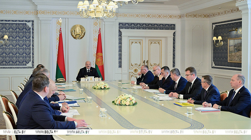 Александр Лукашенко на совещании по вопросам добычи углеводородного сырья