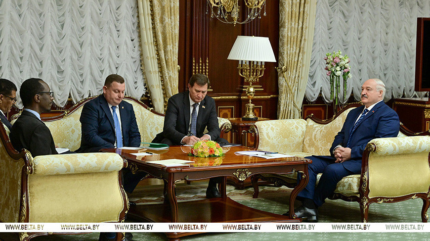 Александр Лукашенко во время встречи с министром иностранных дел Эфиопии Гедионом Тимотевосом