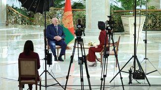 Александр Лукашенко во время интервью Медиакорпорации Китая