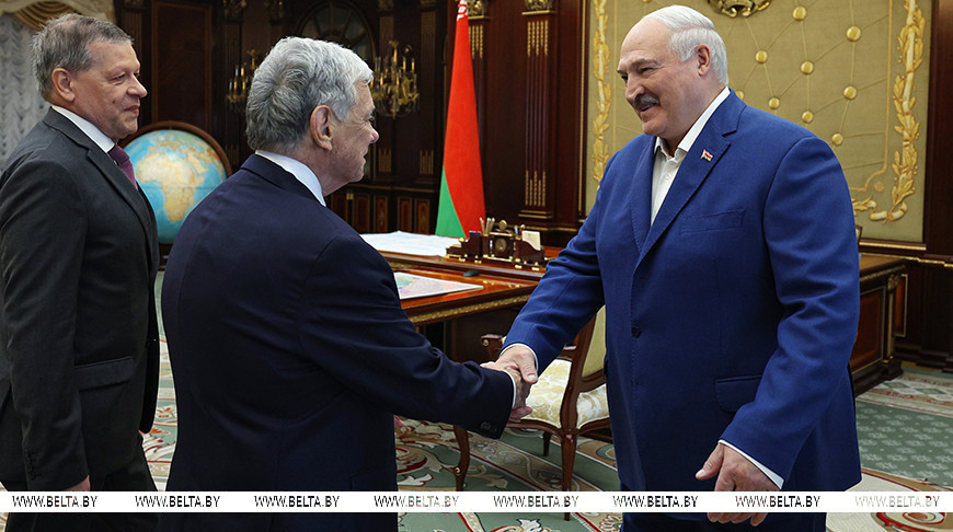 Александр Лукашенко во время встречи с представителем Президента США Джоном Коулом