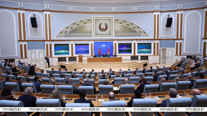 Александр Лукашенко на совещании с аппаратом Национального банка и руководством банков