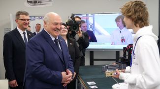 Александр Лукашенко во время открытия Минского городского Центра технического творчества детей и молодежи
