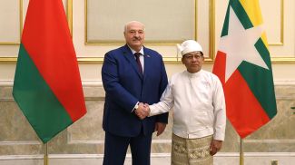Александр Лукашенко и Мин Аун Хлайн