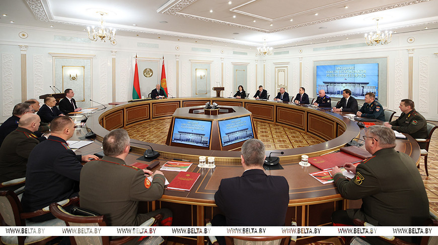 Александр Лукашенко во время заседания Совета безопасности