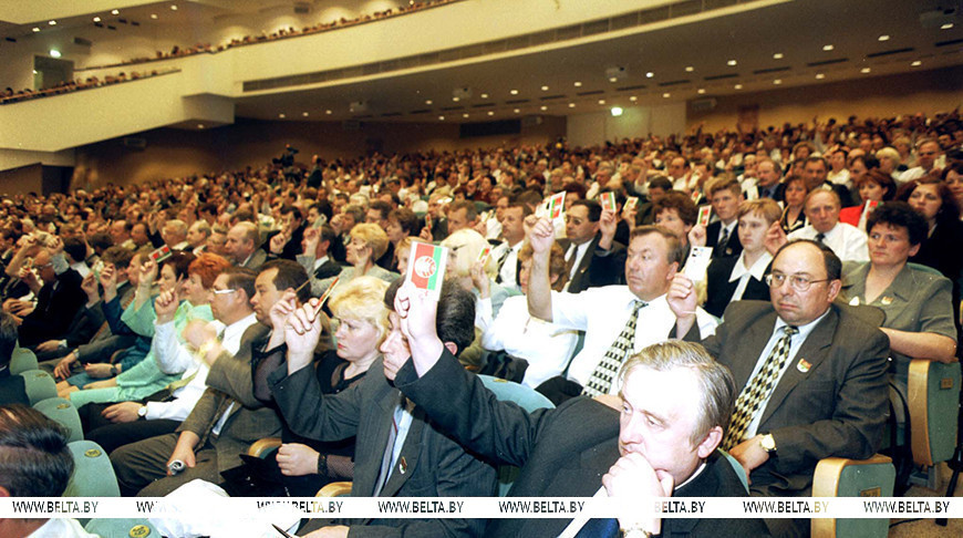 Во время II Всебелорусского народного собрания, 18 мая 2001 года